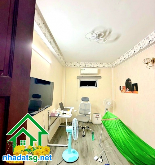 6,9 TỶ – NHÀ ĐẸP KHU CƯ XÁ ĐỒNG TIẾN VIP – QUẬN 103 TẦNG – 4PN – SÁT VẠN HẠNH MALL Thông tin chi tiết:• Diện tích: 41m² (3.1 x 14m) – vuông vức• Kết cấu: 1 trệt 2 lầu, nhà xây kiên cố• Công năng: 4PN – 3WC• Nhà mới đẹp, vào ở ngay – không cần sửa